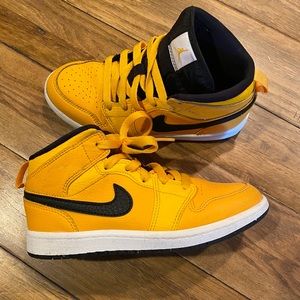 WORN ONCE NIKE Air Jordan 1 mid GS Taxi Yellow 1.5